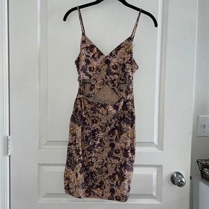 Floral cutout body on dress